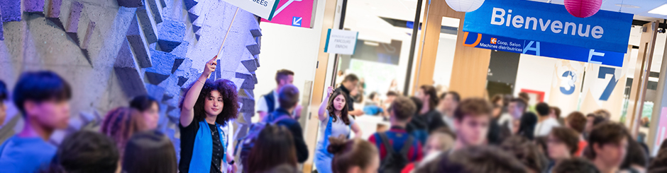 Étudiants et étudiantes visitant le Collège de Maisonneuve. Creditphoto_DavidBelanger